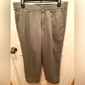 Dockers Golf Relaxed Fit 32/30 Pants